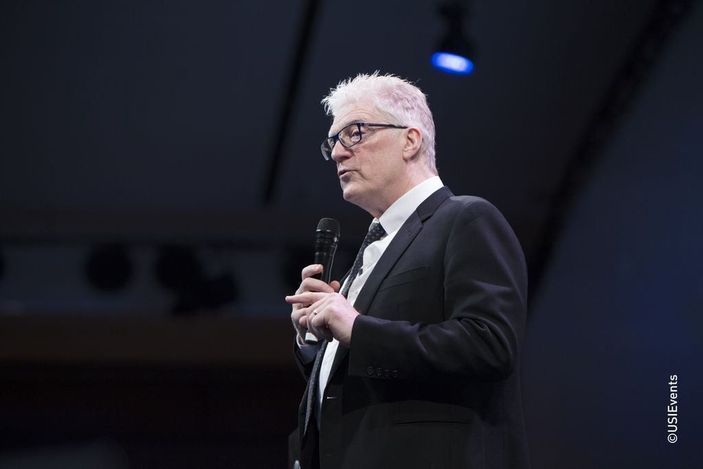 USIEvents's tweet photo. Pour Sir Ken Robinson, un système éducatif efficace et épanouissant est à l’image des êtres humains : profondément diversifié et empreint de créativité. https://t.co/f3vPdsvmyq #Education #EducationForAll #Learning #USI2018 https://t.co/xV9KBP2Zjo