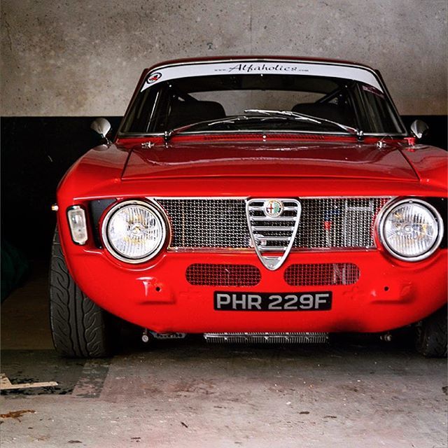 AMorrisDesign's tweet photo. @alfaholicsltd #alfaromeogiulia having a breather @circuitdesremparts . . .
.
~//~
.
#alfagiulia #veloce #bertone #alfa #classiccar #classicalfa #oldtimer #giuliasprintgt #sprintveloce #sportscar #motorsport #stepnose #gtv #drivetastefully #instacar #car… https://t.co/P4govMLHkx https://t.co/NBlN5M0cz9