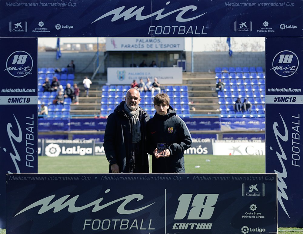 micfootballcup's tweet photo. De MVP del #MIC18 a debutar con el @ManCityES en pocos meses ¡Enhorabuena Adrián! #MICPlayers
Just a few months ago he won the MVP of MIC18 and yesterday made his first appearance with @ManCity ... Congratulations!
D'MVP del MIC18 a debutar amb el @ManCityCatala... Enhorabona! https://t.co/l3bbsovc4p