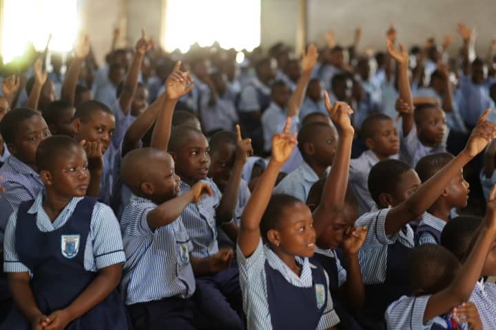 NextEinsteinFor's tweet photo. #Ghana: As part of the #NEFScienceWeek, the @aswghana team held a #VirtualReality &amp; #Coding Session in Mater Eclessiae School in Sokode near Ho of the Voltage Region. Led by @gamelmag &amp; @honodehub https://t.co/JTCEcmsCbL