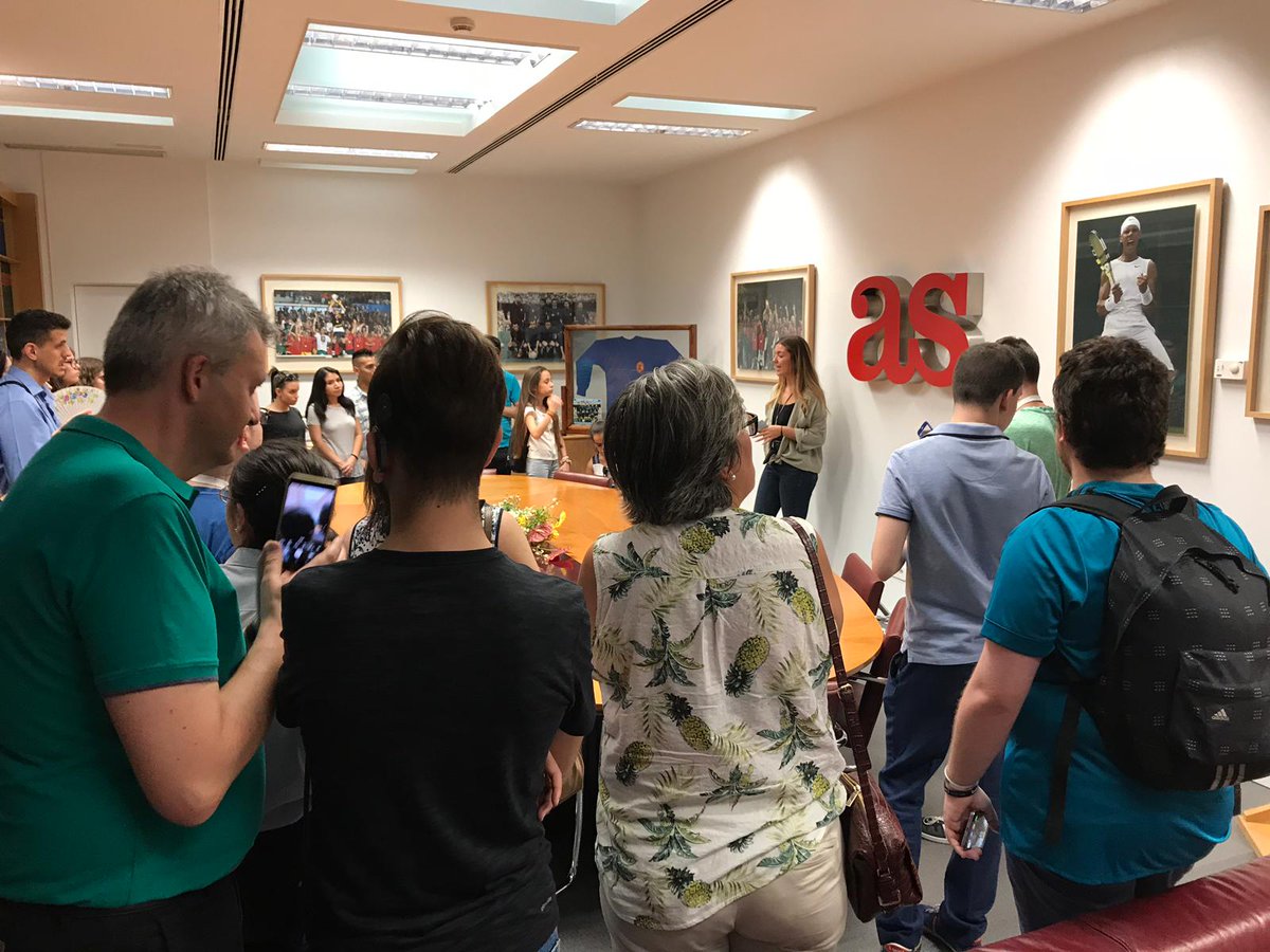 XTalentoDigital's tweet photo. Nuestros alumnos/as de Marketing Digital de la Academia de Madrid han visitado Prisa Noticias, con coloquio final con sus responsables de marketing y a SoyOlivia, agencia de influencers y marketing. 

@el_pais, @diarioas, @PRISA https://t.co/HcaoIw0m2S