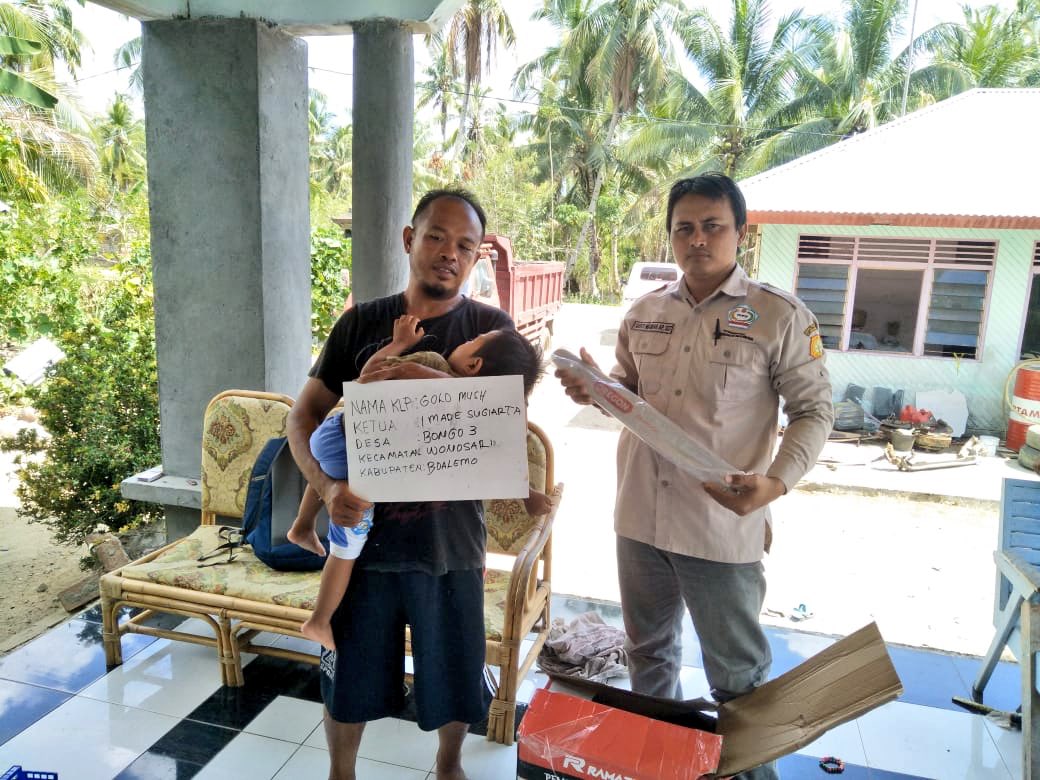fkp2indonesia's tweet photo. #KerjaNyata #TKPLPGorontalo Penyaluran HandSaw Program Peremajaan Kelapa Dalam Kepada Kelompok Tani di Kab.Boalemo Prov.Gorontalo @jokowi @Amran_Sulaiman1 @kementan @kempanrb @ditjenbun @HukmasDitjenbun @badansdm @Balitbangtan #PerkebunanJaya #FKP2I https://t.co/hn2G3C80aF