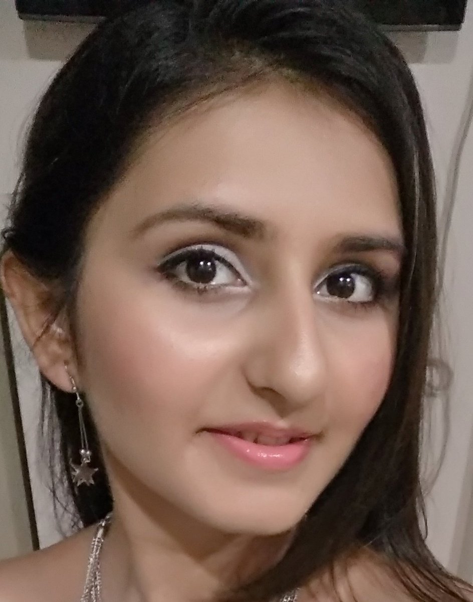 falgunibhalla's tweet photo. @MaybellineIndia I am a biggg @MaybellineIndia fan!
In my #WednesdayLookMood I've used 
For base: FitMe foundation, concealer, powder.
For eyes: Rocks nude pallette with volume express mascara. 
Sculpting: V face duo stick, color show blush with face studio master chrome metallic highlighter
❤️ https://t.co/iqLIAFcqm2