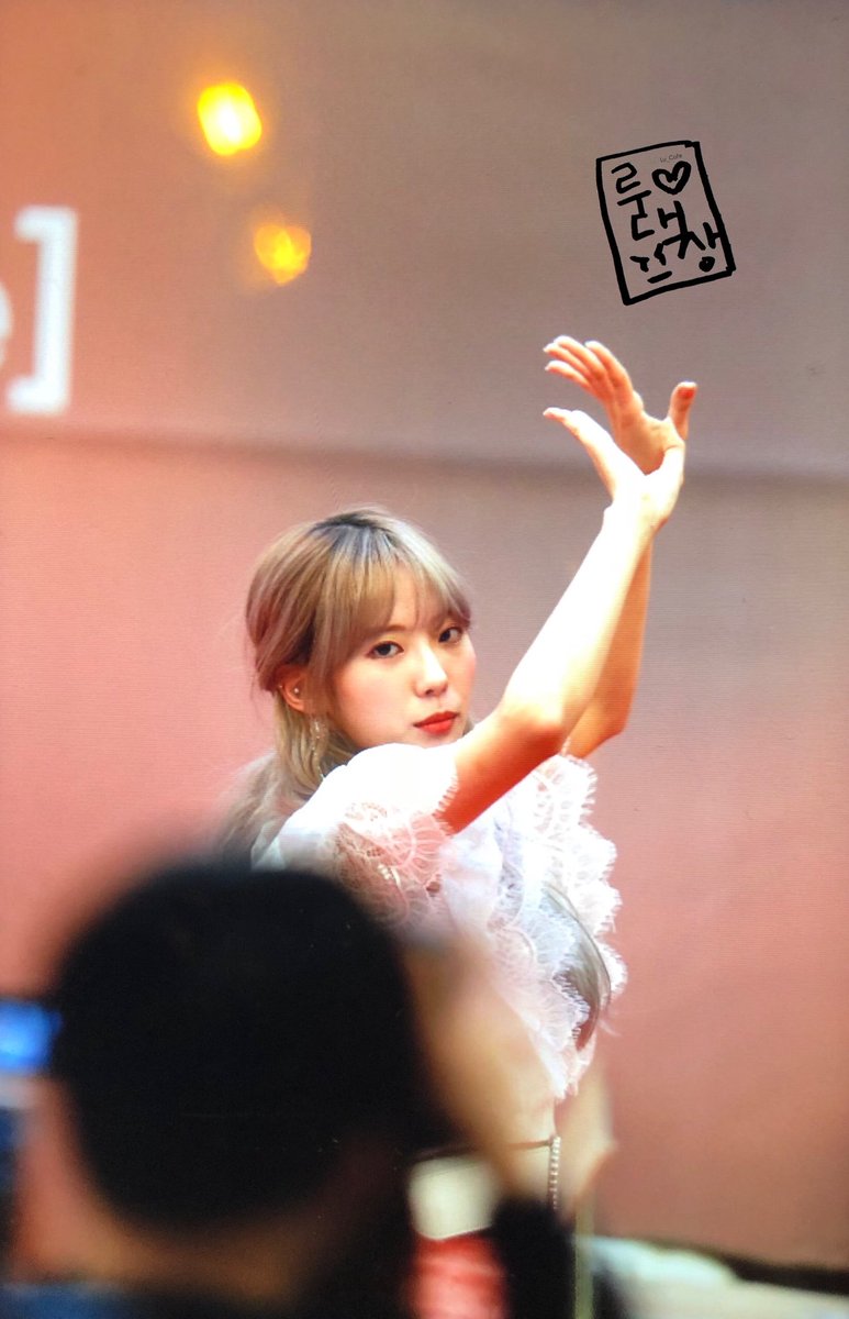 lu_cafe_'s tweet photo. [[Preview]] 180926 #우주소녀 #WJSN #AK플라자 #팬사인회 #루다 #이루다 #luda @WJSN_Cosmic https://t.co/zw4ZfkDW4f