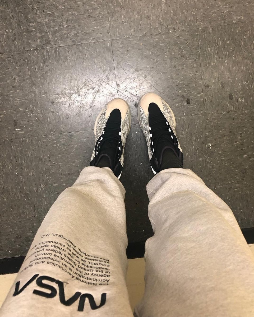 Surge Mais Uma Colorway Do YEEZY QNTM SneakersBR