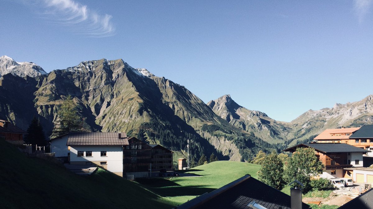 ‚Altweibersommer‘ mit guter Fernsicht auf den Hochberg 2.324m und das Rothorn 2.239m! #bregenzerwald @srfmeteo #top3