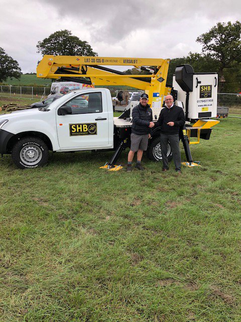 VersaliftUK's tweet photo. We recently handed over a new LV Versalift LAT135 platform to Ian Burton of SHB ... "We chose Versalift and the new Isuzu 4X4 MEWPs for their professionalism, knowledge &amp; service which when coupled with the new payload of 500kg means it's simply the best product on offer." https://t.co/PR6N7iuljr