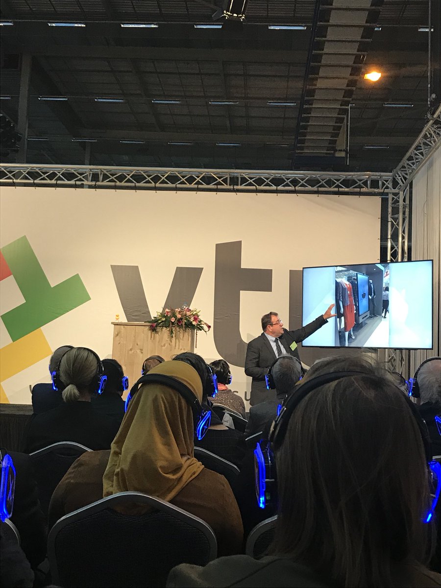 Bii de uitvaartbeurs voor #afscheidmetbloemen. Lezing Udo Gentgen. Veranderingen in de uitvaartbranche.