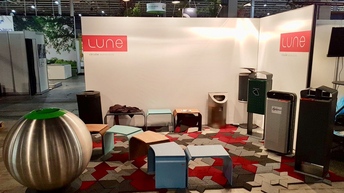 Vandaag en morgen geven wij acte de présence tijdens de vakbeurs “Openbare ruimte en gebouwenbeheer”. Ditmaal o.a. met onze nieuwe collectie outdoor zitmeubilair: Lune’s Circle Seats. De koffie staat klaar op stand 4.1.26