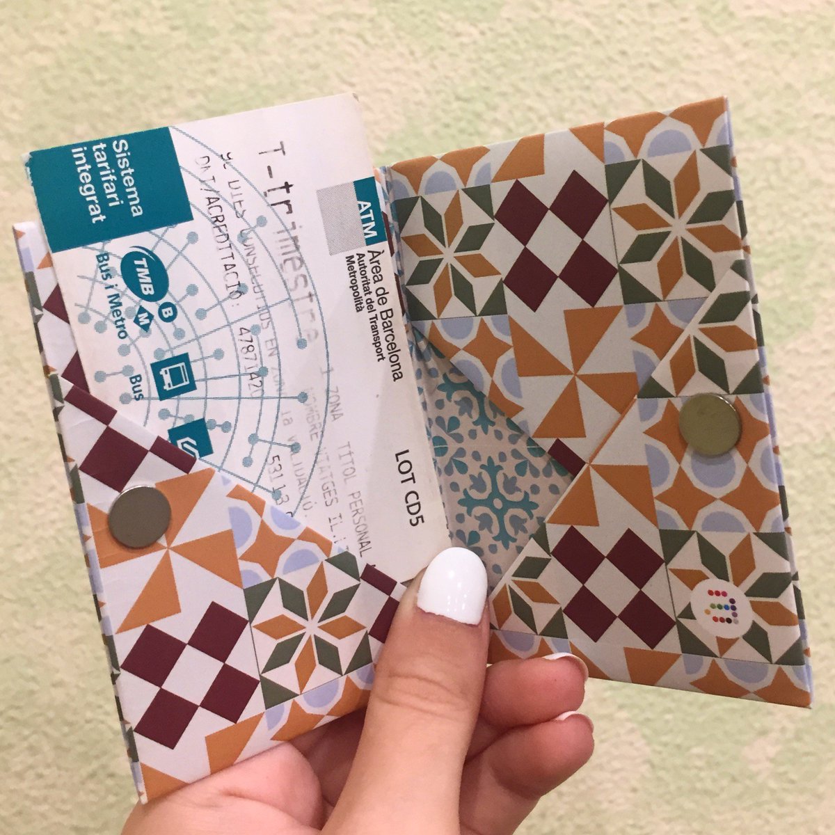cetapunts's tweet photo. Amb aquest #targeter destaquem i portem els bitllets i targetes ben guardats! Ja coneixes els nous targeters d'origami? https://t.co/xOPeogZrgA https://t.co/nvOxWNxJHb