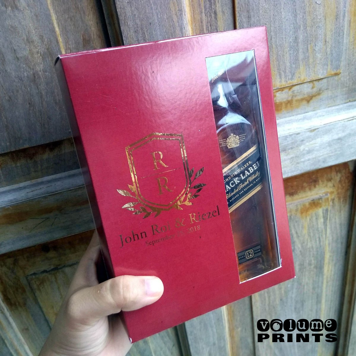 volumeprints's tweet image. Personalized box for this special wedding&apos;s giveaways. Logo foiled in gold, so extra 💥 🎁 🎀 

Go to buff.ly/2HBdMU0 for more samples!
#boxes #giftboxes #personalizedboxes #gold #goldfoil #goldlogo #wedding #weddinggiveaways #weddingsouvenirs #giveaways #souvenirs