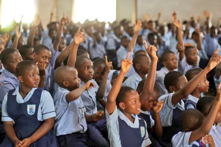 azoubig's tweet photo. RT #kebetu #Ghana: Topics covered during the #VRinVR session include the solar system, water pollution, matter,..., and global warming. Watch out for Day 2 - #STEM Activity Day in #Tamale. Thank you Volta Region. #NEFScienceWeek https://t.co/y4O5Nwuhs8