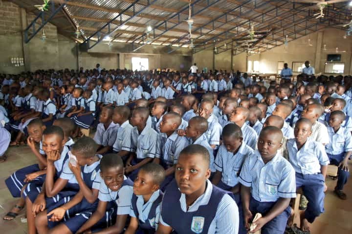 NextEinsteinFor's tweet photo. #Ghana: Topics covered during the #VRinVR session include the solar system, water pollution, matter,..., and global warming. Watch out for Day 2 - #STEM Activity Day in #Tamale. Thank you Volta Region. #NEFScienceWeek https://t.co/RCRydtgyEg