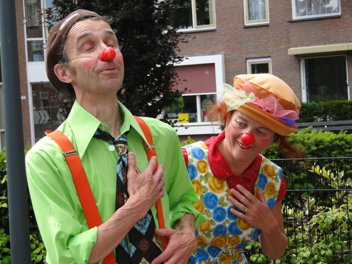 <a href="/VisiteClowns/">VisiteClowns</a> bezoeken AxionContinu: Er gaat iets moois gebeuren: bit.ly/2ObNJts