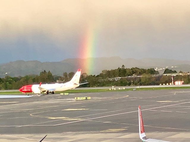 magicofmiles's tweet photo. A gorgeous rainbow to start the day, from Norway! #rainbow #oslo #norway #happy #instatravel #norwegian #magicofmiles @flynorwegian https://t.co/bCEUdHuGsA https://t.co/PuntfiQ5In