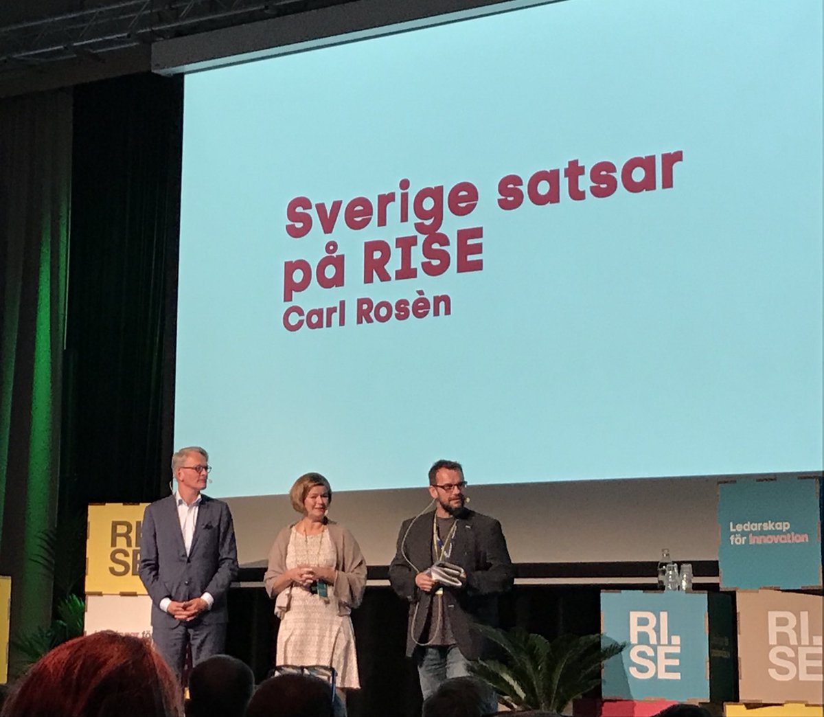 ACarlmark's tweet photo. ”Jag ser nog hela RISE som ett Kinderägg” - Carl Rosén ifrån Näringsdepartementet inspirerar på RISE Ledarforum #RISEsweden @carlrosen2 https://t.co/u4XHjBrpVj