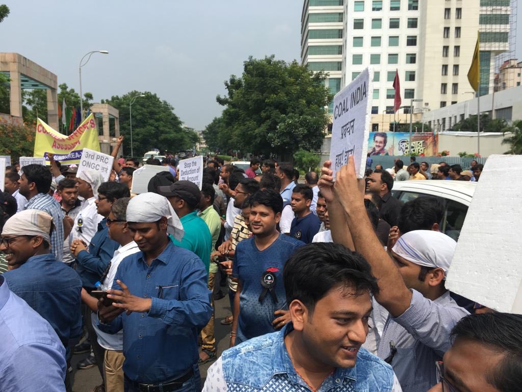 Naveenkumar_ISM's tweet photo. protest against 3rdPRC @CoalIndiaHQ #RemovePayAnomalyCIL @PiyushGoyal https://t.co/G5QlKVRZKK