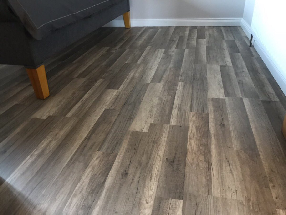 FloorItLk's tweet photo. A few projects from last week...The Herringbone floor was installed in a commercial premises with the Grand selection Oak and 2 tone Monument Oak Laminate installed in private 2 separate residences #shopLk #FloorIt #home #decorating #Interiors https://t.co/h3lEKUXTSY
