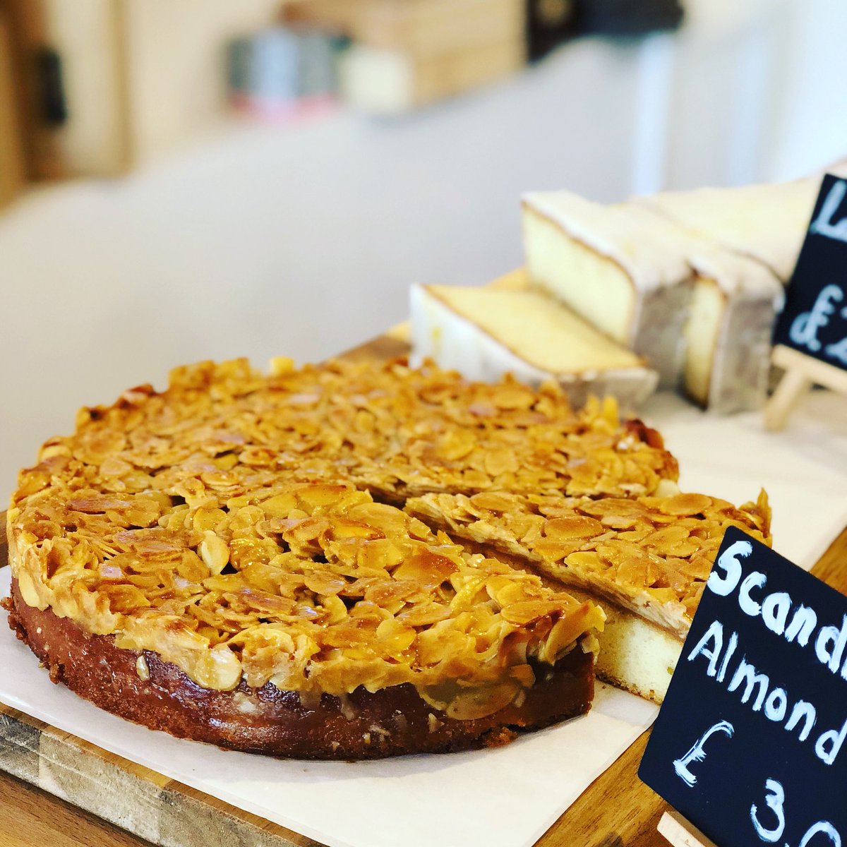 Happy Wednesday 😉Scandinavian almond cake #honesty #harrisoncoffee #flatwhite #latte #coffee #coffeeshops #independentcoffee #newbury