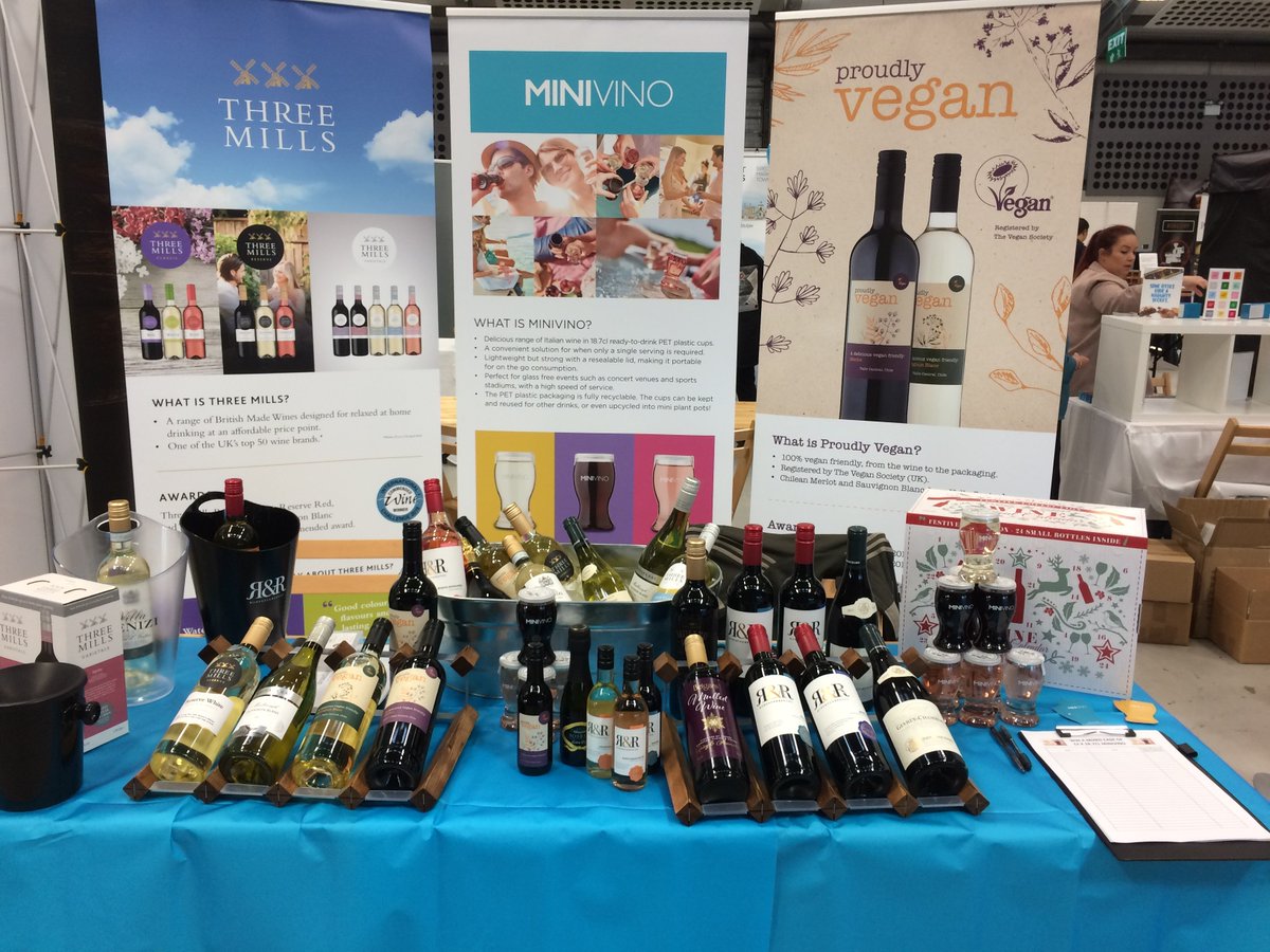 BroadlandDrinks's tweet photo. What an atmosphere here @LocalFlavours18 and we have a selection of our award-winning old and new world wines as well as some innovative favourites. #ProudlyVegan #Minivinowines #InternationalWineSupplier #Norfolkwinery #lovelocal https://t.co/S6oNZu3KeX