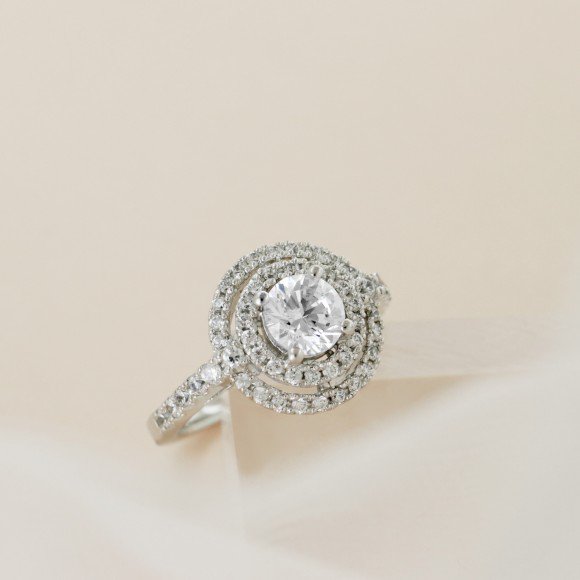 On the blog we're chatting to the wonderful team from <a href="/MiaDonnaCompany/">MiaDonna & Company</a> who produce beautiful #engagement &amp; #wedding rings &amp; accessories made using lab-grown diamonds &amp; recycled metals: bridesupnorth.com/2018/09/25/shi…