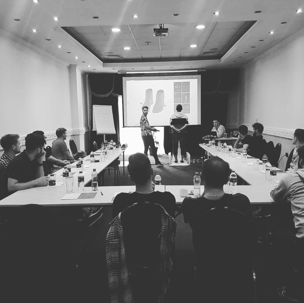 SafeSizeWOW's tweet photo. Our Category Manager Melvin Van Burik caught in action training #Intersport Romania group and giving some tips regarding our solution! #Romania get ready to experience SafeSize's brilliant shoe discovery! 😎
#training #shoes #tip #safesize #experience #sports #running https://t.co/eKeBnTzpNZ