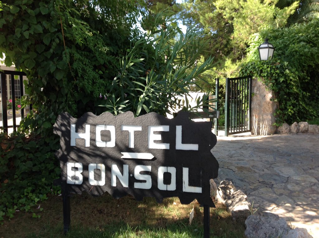 oldworldtravel's tweet photo. Good to be back at the beautiful Hotel Bon Sol.
@SilverTravelAd @YourHolidayTV @SteevNewman @YourHolidayMag @sallydowling #hotelbonsol #ClassicHols @ClassicHols @davidpowelluk @petra_shepherd https://t.co/CJVRfio18V