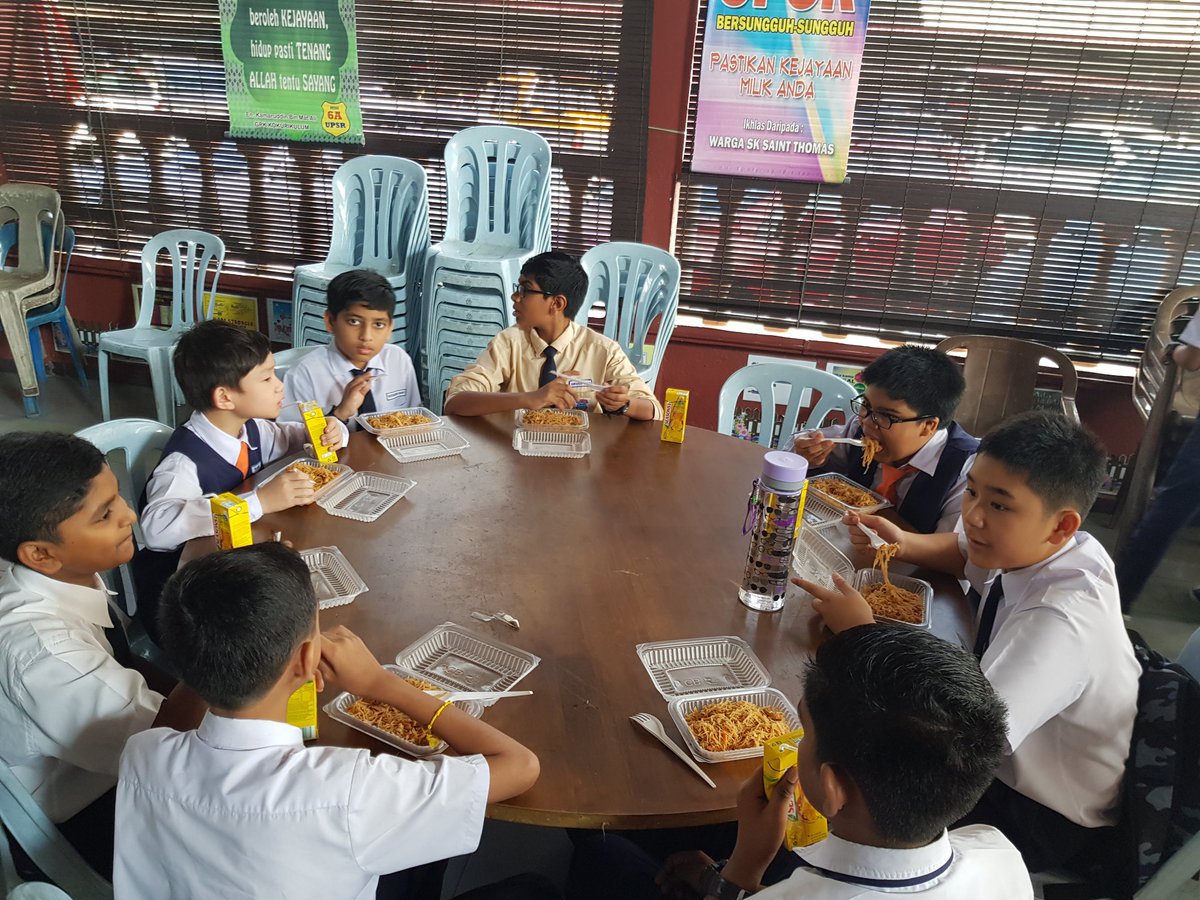 Sujashan1's tweet photo. Program memberi sarapan kepada pelajar UPSR Sk St Thomas, Kuantan yg dianjurkan #TRAMASIF . Syabas diucapkan dan terima kasih kepada yg membantu dan penaja kami.Tarikh 25 hb Sept 2018 https://t.co/g8xMtvKLdA