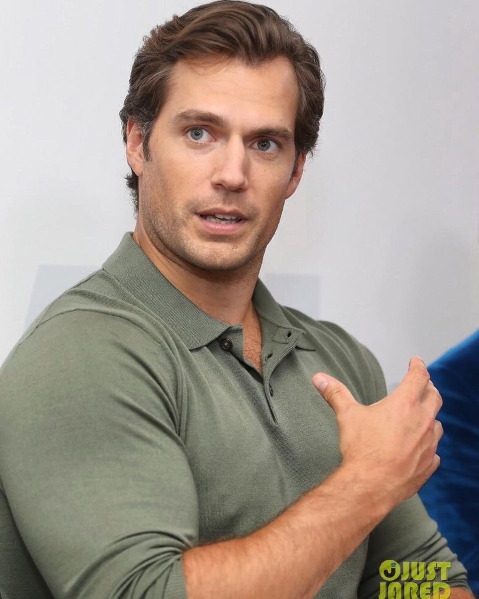 henry cavill tight shirt