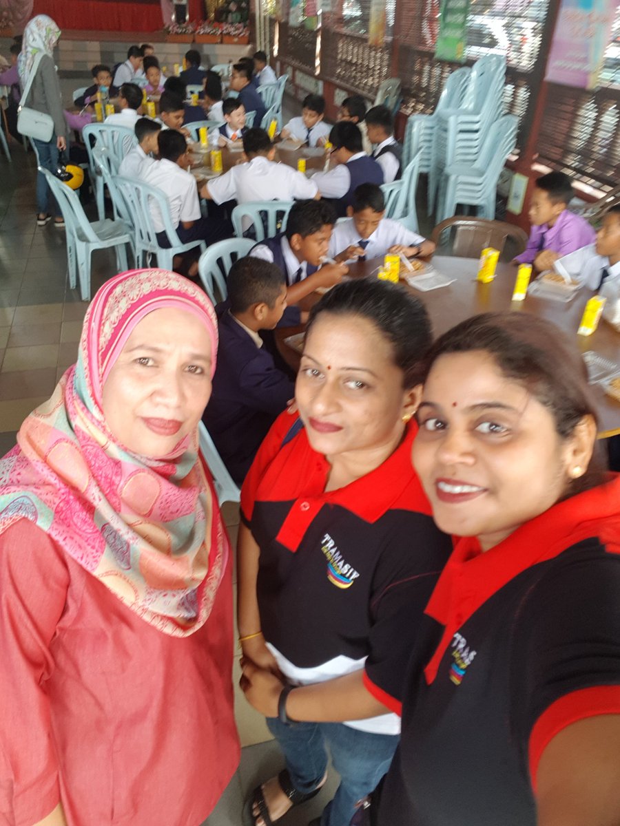 Sujashan1's tweet photo. Program memberi sarapan kepada pelajar UPSR Sk St Thomas, Kuantan yg dianjurkan #TRAMASIF . Syabas diucapkan dan terima kasih kepada yg membantu dan penaja kami.Tarikh 25 hb Sept 2018 https://t.co/j7DDJaEnai