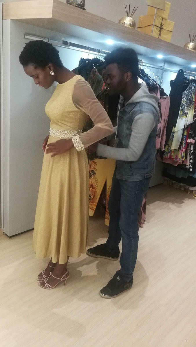 missmelaninsa's tweet photo. On duty... Behind the scene... #missmelaninsa #goddiscovered #grateful #modelnotes #OrigiNation #winningmodel #veganmodel #life #Happiness #quotes #veganmodelquotes i am thankful #missmelanin #women #style https://t.co/iKemV9JxBP