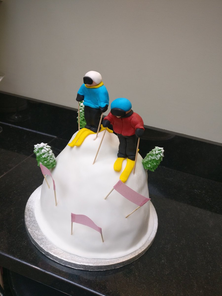 HNTMYStalker's tweet photo. #extraslice my Ski Surprise cake! https://t.co/XwB9209wwj