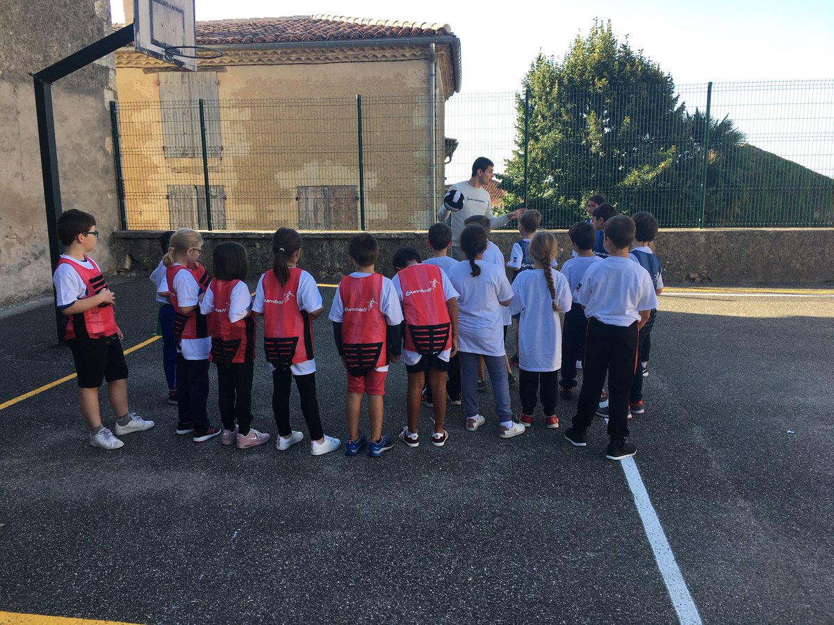 USEPgers's tweet photo. Découverte du #bumball à l’école Bladé de @VilledeLectoure avec @USEPgers @unss32  @actoulouse https://t.co/OYAU27bLn7
