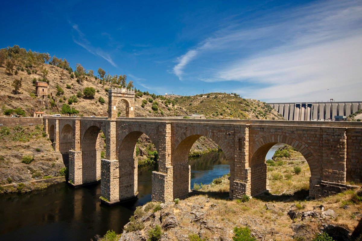 Extremadura_PT's tweet photo. Alcántara y Piedras Albas pasarán a formar parte del Parque Tajo Internacional. Con esta modificación el Parque alcanzará una superficie total de 28.602 hectáreas https://t.co/8OYR9KJyjU #TajoInternacional #TejoInternacional @Junta_Agricultu @Junta_Ex https://t.co/hVksKZylf4