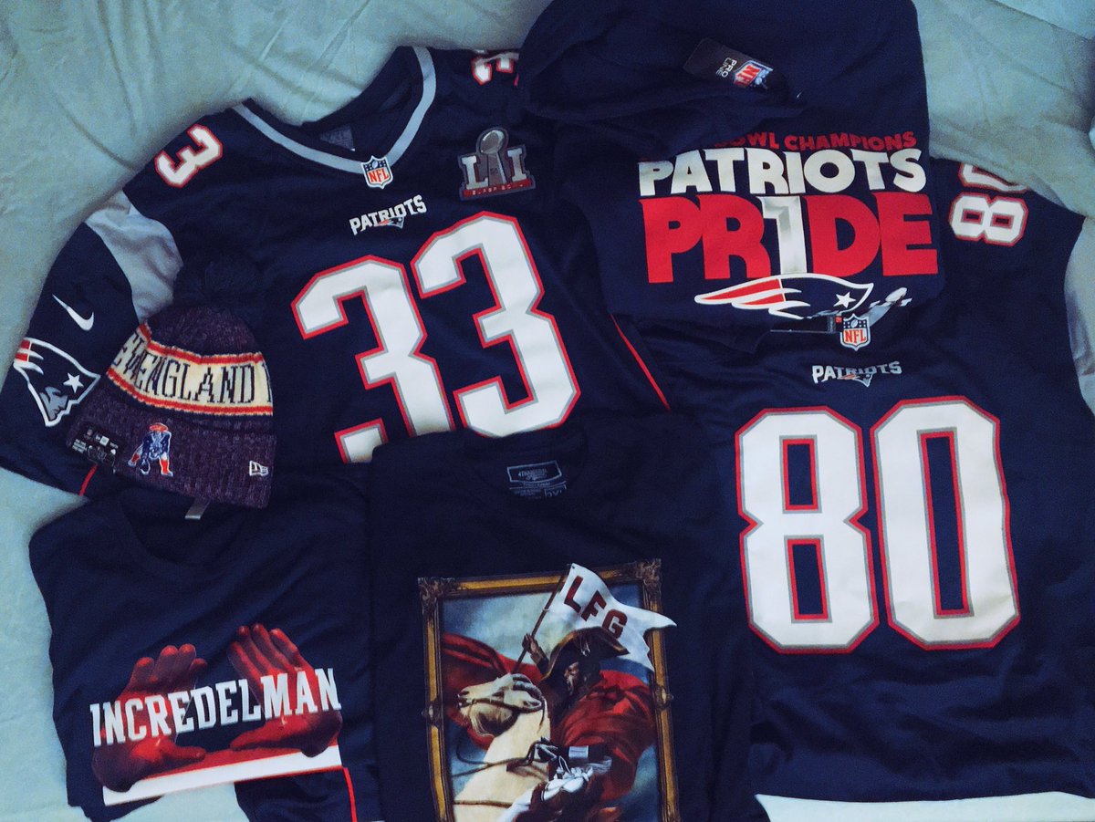 _Jolene_Jolene's tweet photo. was gibts schöneres als beim airbnb anzukommen und deine online bestellungen sind schon da 💖🔥  #sale #dlew #dola #4thandgoalapparel #rannfl https://t.co/uiwg5LLkvd