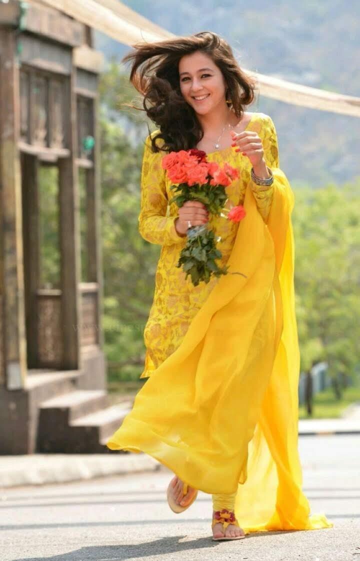 Prantara1778's tweet photo. #PranuSays
#PranusCorner
@Tara89858633
Ye #Zindagi hai saheb Kai #rang dikhayegi
Kabhi #rulaye gi kabhi #hansaye gi
Jo #khamoshi se seh gye wo #nikhar jayenge
Jo #hamdardi me beh gye wo #bikhr jayenge
😘🙌💟👌😍 https://t.co/Fs8uzYBBpz