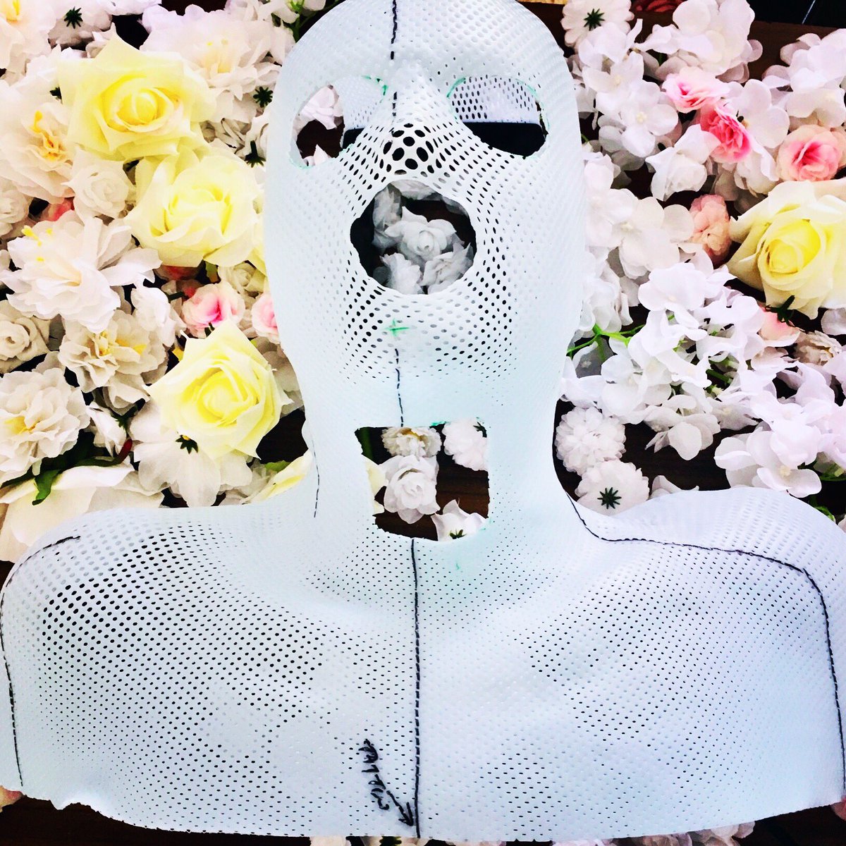 I’m going to be taking part in an exhibition in November collaborating with “Life Beyond” at The Royal Marsden Hospital, London and @theculthouse to raise awareness for head and neck cancer. 10 artists will transform 2 radiotherapy masks each.