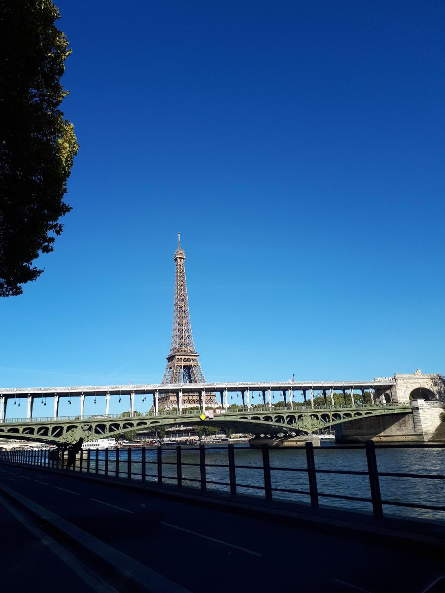 Mohamed_Zpro's tweet photo. Session Table ronde à Paris autour des challenges de la transformation digitale Discussions très intéressantes sur les sujets abordés.
Make it real. #TransformationDigitale #MBFP #Iwork4dell https://t.co/6v8IL5f6Rw