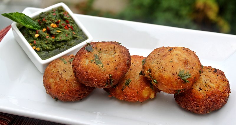 gaurinandan1993's tweet photo. 21 MIND BLASTING INDIAN STREET FOODS THAT WILL MAKE YOU RUN FOR A BITE!
https://t.co/ToKBAu6baV
#delicious #best #taste #crunchi #spicy #street #food  #indian https://t.co/LY2tNTgGto