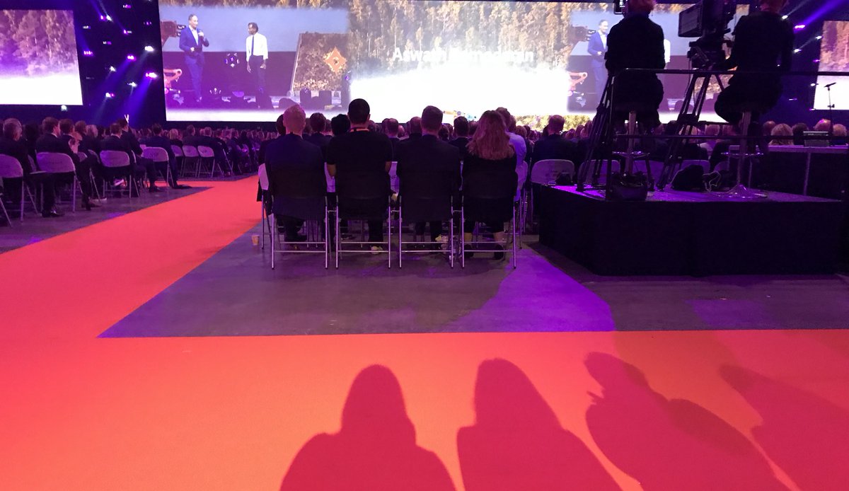 NinaEnberg's tweet photo. Mandatory #redcarpet selfie #NBForum2018 @AnuVarpenius https://t.co/adqfhCvc6A