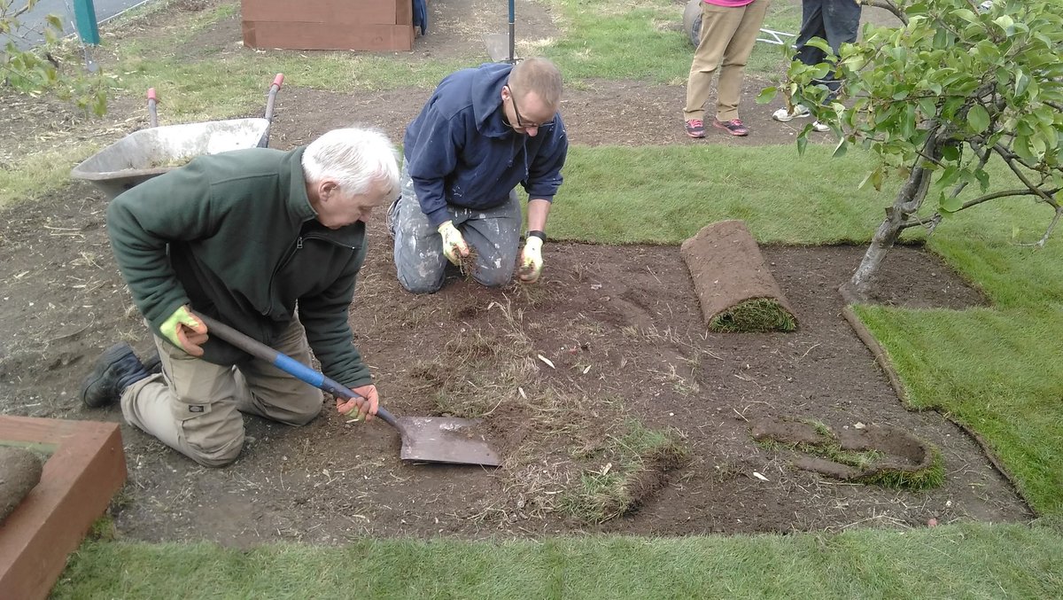 FortisTomP's tweet photo. Day 3 of #communitiesweek18 at @PWPrimary with @FortisLiving crew hard at work #WorcestershireHour https://t.co/3KORJ9rPsg