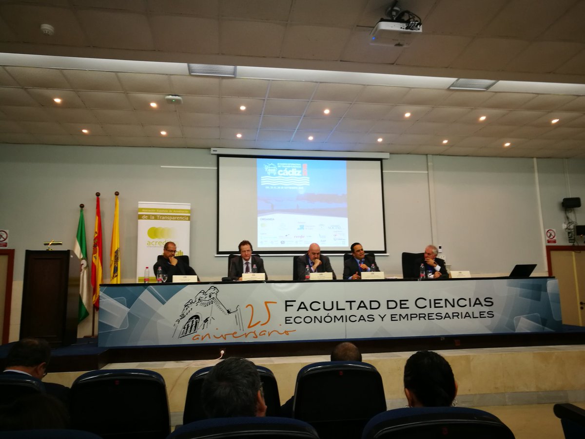 Gabimaffrand's tweet photo. #CIT18 El poder es refractario al control... pero la Transparencia a llegado para quedarse.. Severiano Fernández Ramos en el marco del III Congreso Internacional de Transparencia. https://t.co/sn8POtLKlR