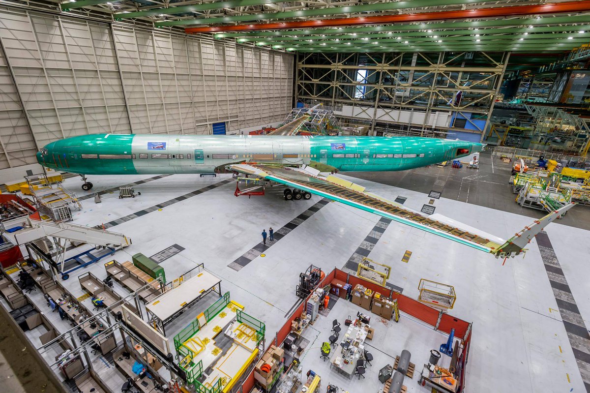 info_mepit's tweet photo. #aerospace

Il primo aereo di prova #777X è uscito di recente dalla fabbrica Everett di @Boeing 

✈️ Equipaggiato con il nuovo motore GE9X, prodotto in parte anche dalla nostra azienda.

♻️ Utilizza il 12% in meno di carburante, offrendo più autonomia e carico utile. https://t.co/KFWt6UM8nQ
