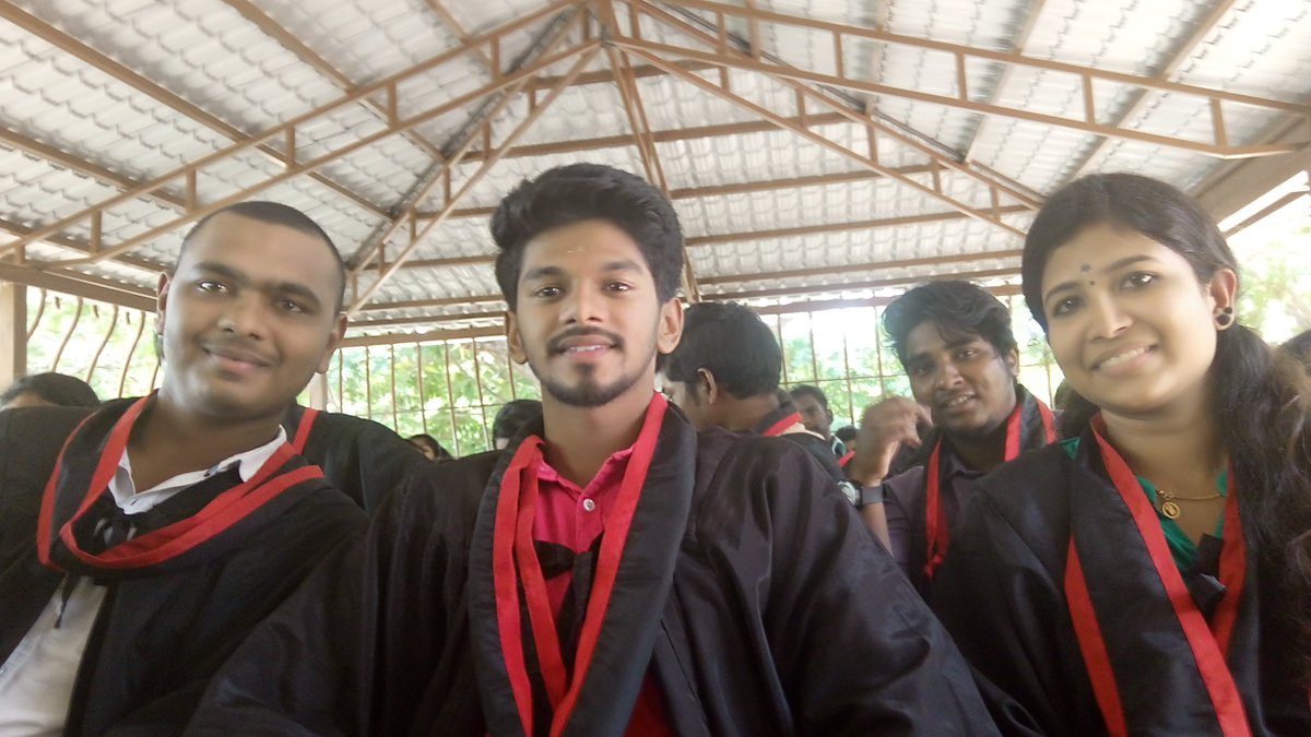 ca_logeshkumar's tweet photo. Graduation day๐จโ๐#Celebration
#college #MenInBlack #degreelife #Graduate #gymmotivation #fashion #fashionweek #fashionblogger #TweetForTrees #100percentkaadhal #likeforlike #Simtaangaran #diwali2018 #likeforfolow #like #like4likes #RT #RETWEEET #Sarkar #friends #BlackTwitter https://t.co/4PAw9mFVgd