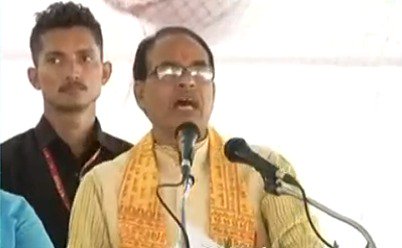 CMMadhyaPradesh's tweet photo. हम एक ऐसा समृद्ध मध्यप्रदेश बनाएँगे कि दुनिया देखेगी। ऐसे समृद्ध मध्यप्रदेश बनाने के लिए मुझे आपका सहयोग चाहिए। साथ चाहिए। आइए संकल्प लें कि साथ मिल कर इस लक्ष्य को हासिल करेंगे: सीएम https://t.co/7Upc2brr7r
