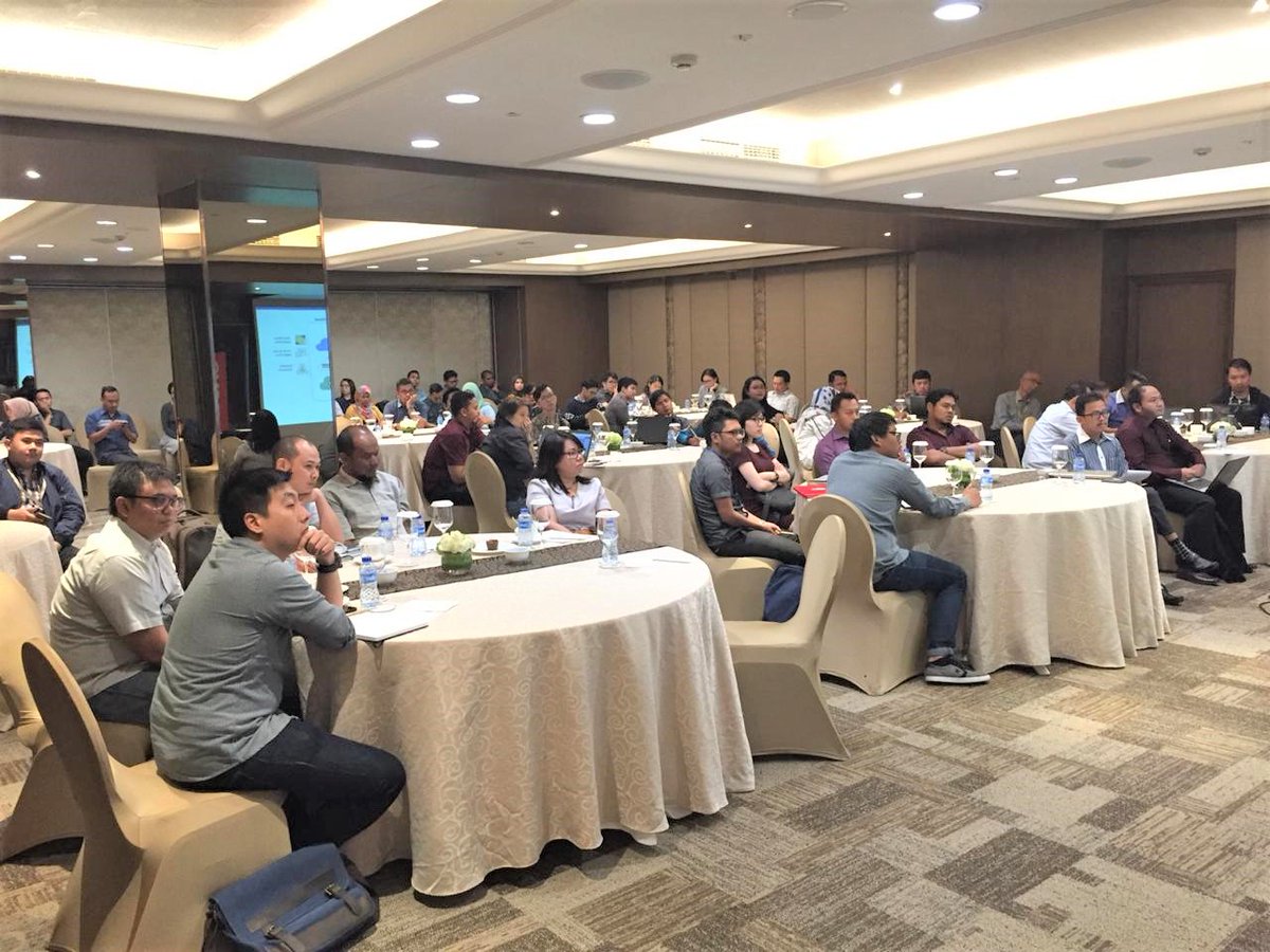 SynnexMetrodata's tweet photo. Seminar tersebut membahas mengenai Hypercoverged Infrastructure dimana Lenovo sebagai hardware berkolaborasi sebagai satu Infrastructure dengan Nutanix
#synnexmetrodataindonesia #nutanix #lenovodcg #nextgenerationdatacenter #hyperconverged #infrastructure https://t.co/Lp4Arlty7q
