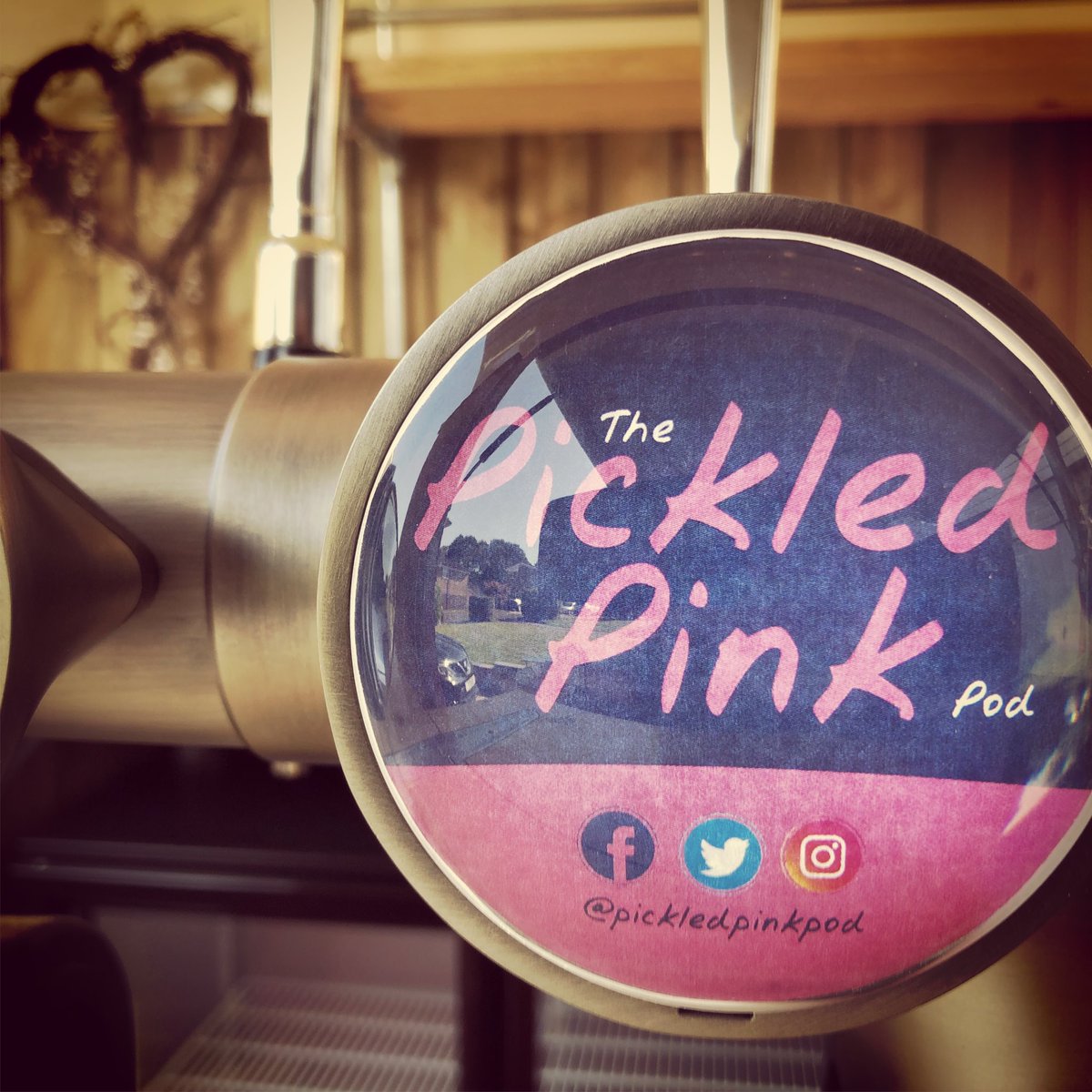 PickledPinkPod's tweet photo. We can provide quality drinks to your:
- Party 🎉
- Wedding 👰🏼
- Festival ⛺️
- Corporate event 👨🏼‍💼
- And more ... 🍸
#horsetrailerbar #trailerbar #beer #wine #cider #prosecco #gin #mobilebar #mobile #bar #party #wedding #festival #corporate #drinks #pickledpink https://t.co/1ws3zVXS7o