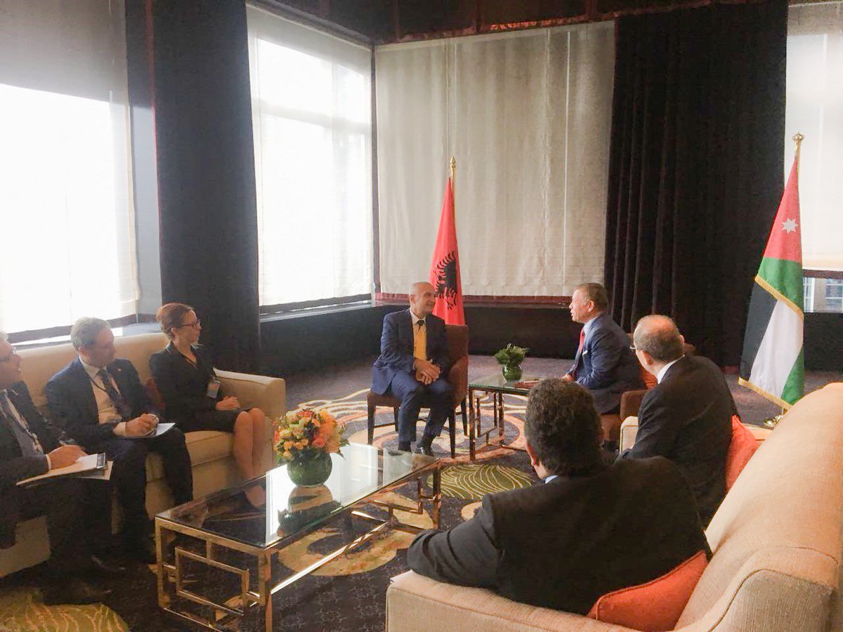 ilirmetazyrtar's tweet photo. Bashkëbisedim sh.interesant me Mbretin e #Jordanisë @KingAbdullahII. Sh.Interes për t’i forcuar më tej marrëdhëniet miqësore mes 2 vendeve, të cilat bashkëndajnë vlerat e tolerancës #fetare &amp; janë të angazhuara për paqen &amp; stabilitetin në rajonet e tyre, por jo vetëm.🇦🇱🇯🇴 https://t.co/8WLkMsk5oU