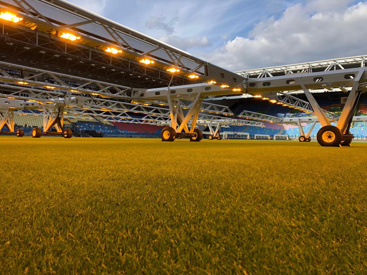 MijnVitesse's tweet photo. Vitesse heeft in samenwerking met @SGLsystem nieuwe groeiverlichting laten plaatsen om de kwaliteit van het stadionveld het gehele seizoen hoogwaardig te kunnen houden! #Vitesse https://t.co/onoTxiERdL