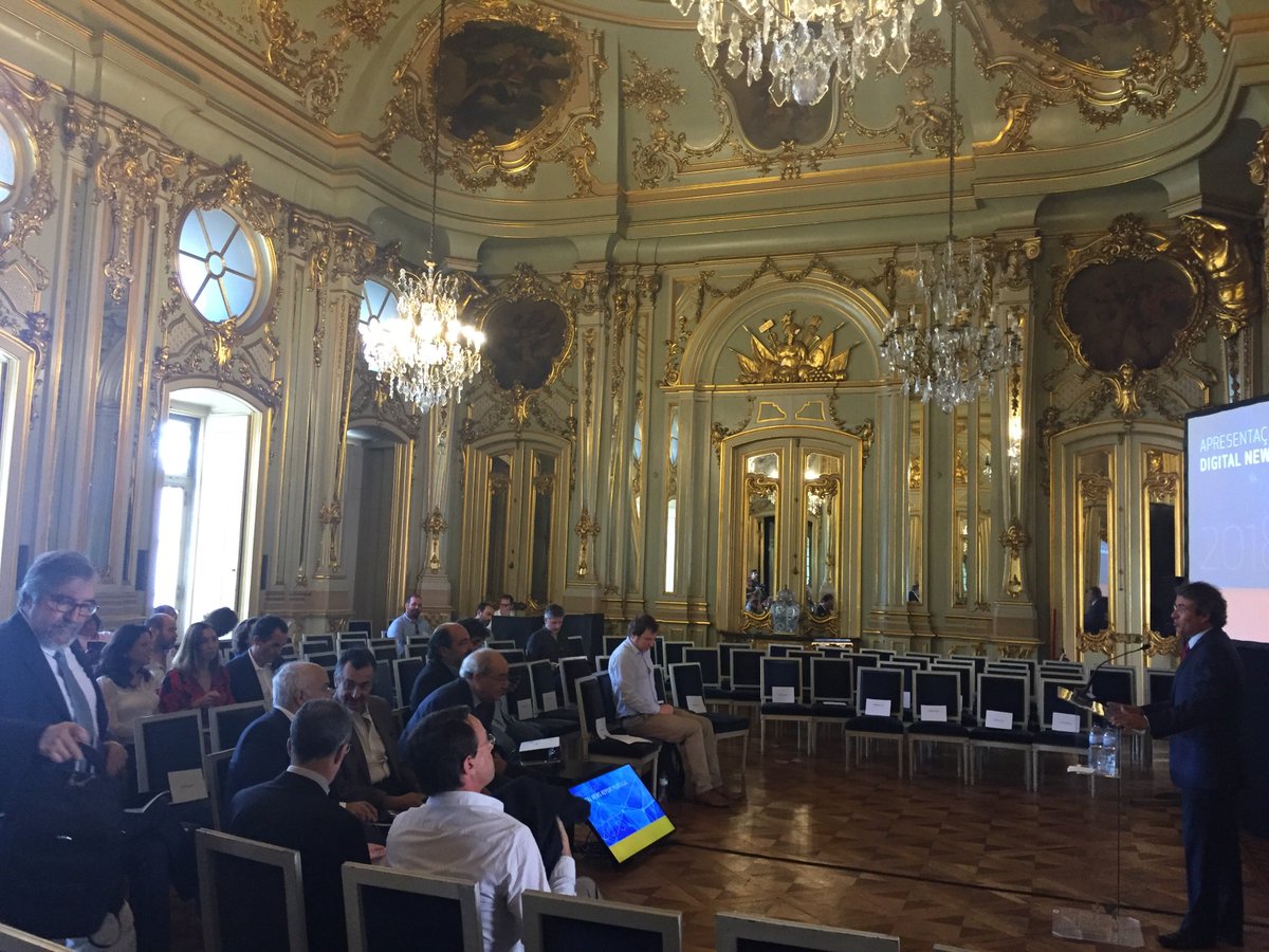 ejo_pt's tweet photo. Começa a apresentação dos dados relativos a Portugal no estudo Digital News Report 2018, com Gustavo Cardoso, diretor do Obercom (com @gagslc). #DigitalNewsReport2018 #Obercom #EJO_Portugal https://t.co/Xvoet8ekzK